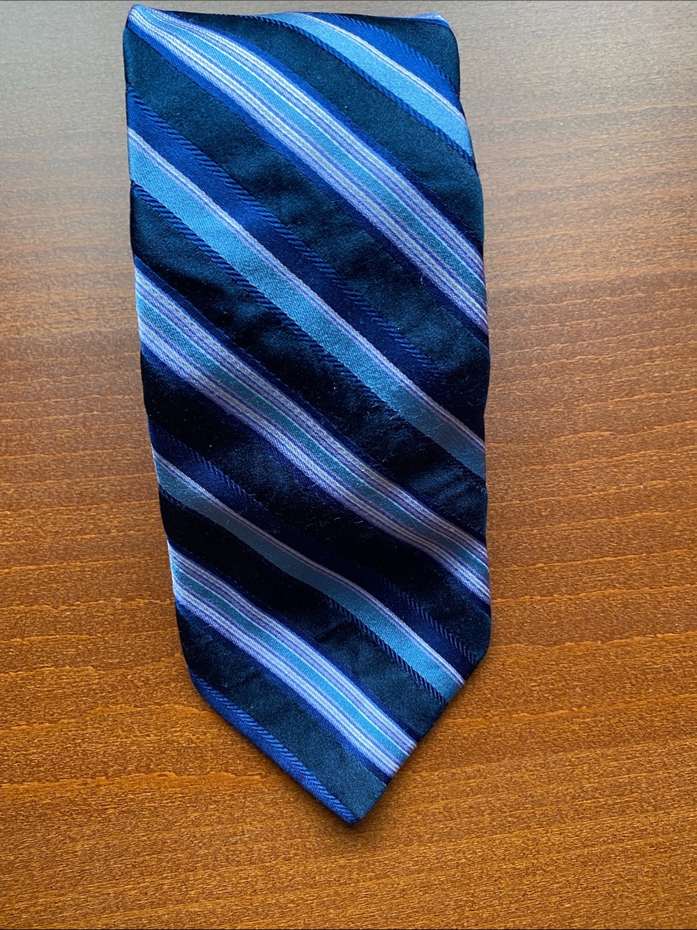 DKNY Men's Navy and Light Blue Diagonal Stripe Tie